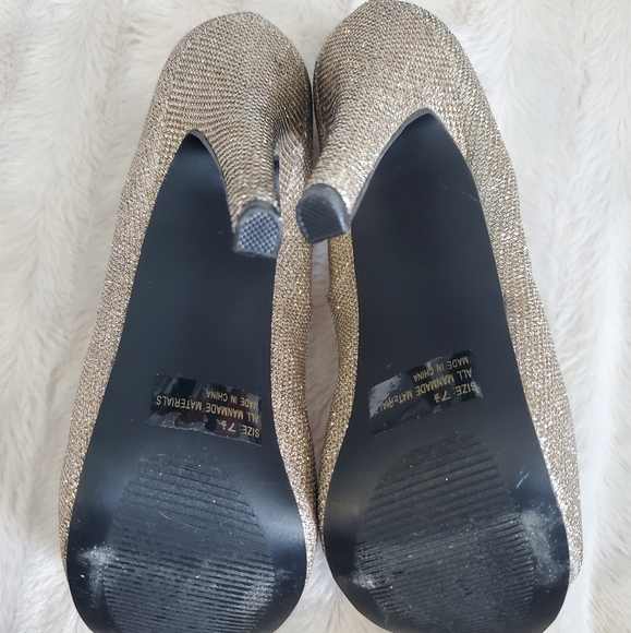 QUIPID~GOLD SPARKLING PLATFORM STILETTOS W/ RHINESTONES ON TOE & MESH ACCENTS! - Picture 7 of 16